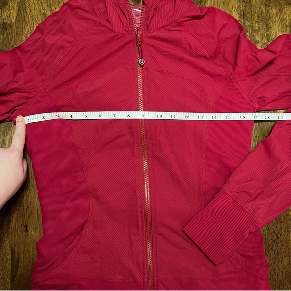 Lululemon In Flux Jacket in Cranberry Zip Up Red with Hood Size 8 - Picture 8 of 14